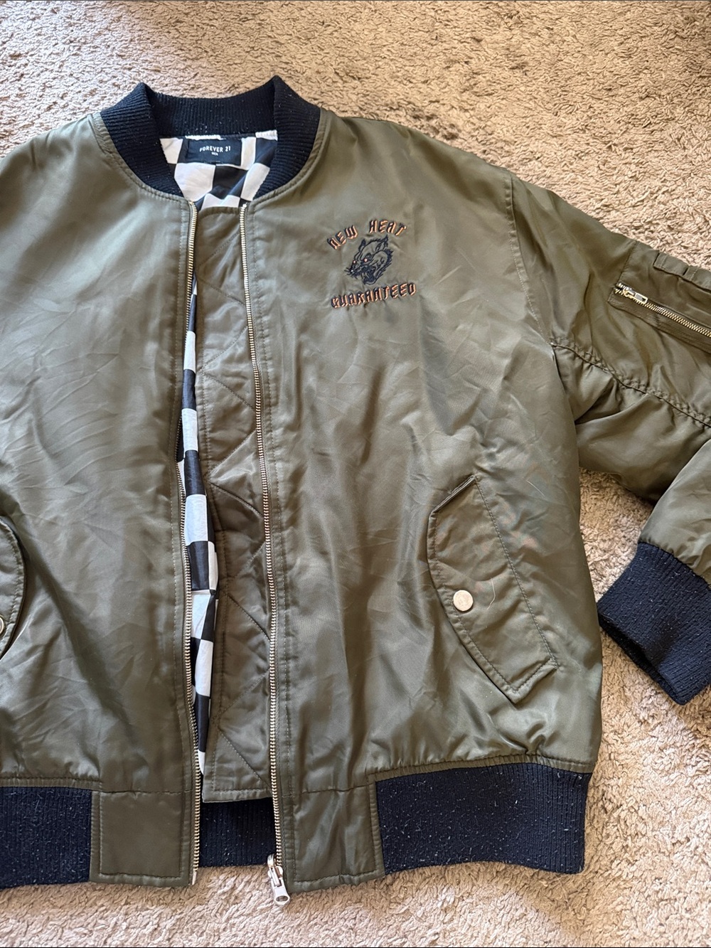 Forever 21 Men’s Large Olive Green Bomber Jacket with Embroidered Chest New Heat